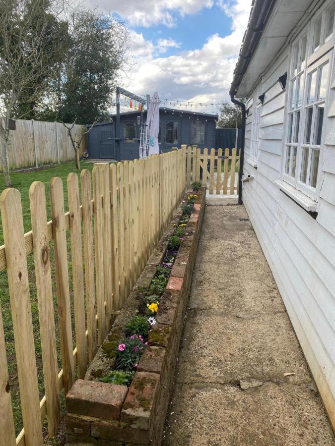 The Potting Shed. Small But Perfectly Formed Canterbury Buitenkant foto